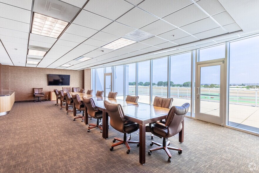 More Photos Of 2100 Palomar Airport Rd, Carlsbad Unknown For Lease