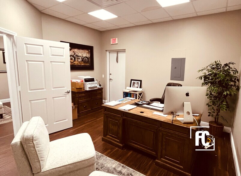 More Photos Of 2662-2698 SE Willoughby Blvd, Stuart Office For Sale