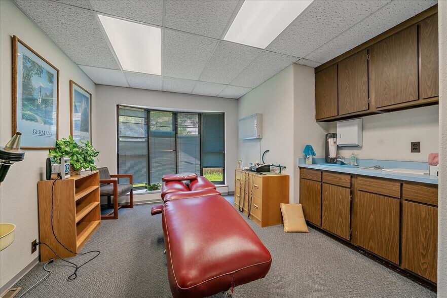 More Photos Of 40 S 6th Ave, Brighton Medical For Lease