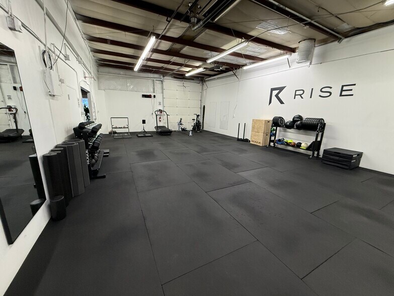 More Photos Of 2101-2125 S Platte River Dr, Denver Warehouse For Sale