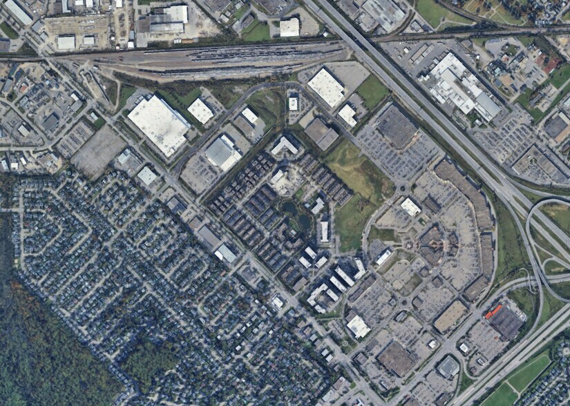 More Photos Of 3825 Boul De La Grande-Allée, Boisbriand Flex For Sale