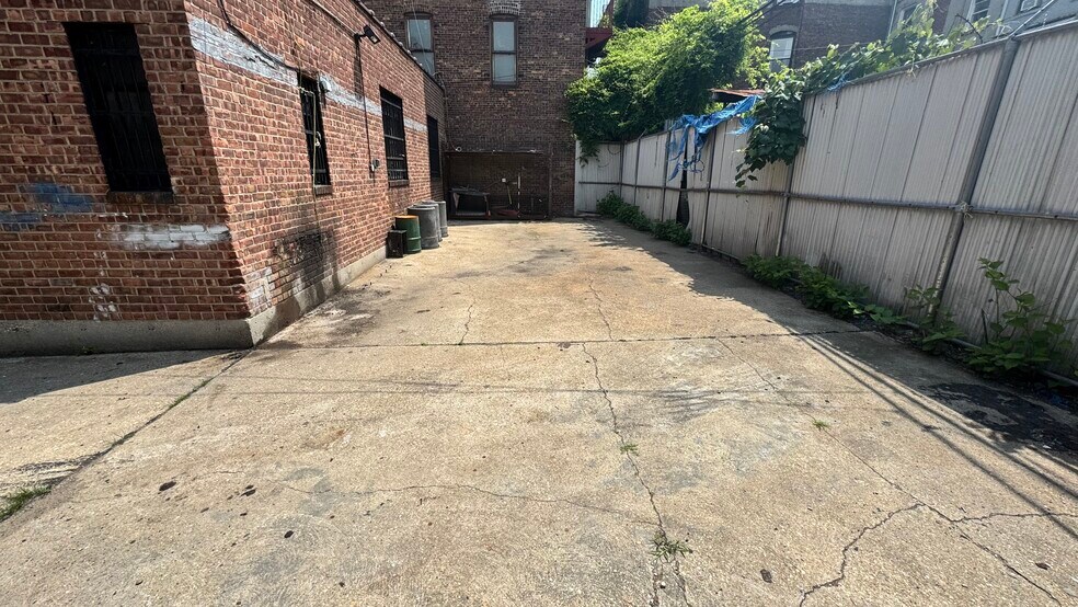 More Photos Of 984 Myrtle Ave, Brooklyn Auto Repair For Lease