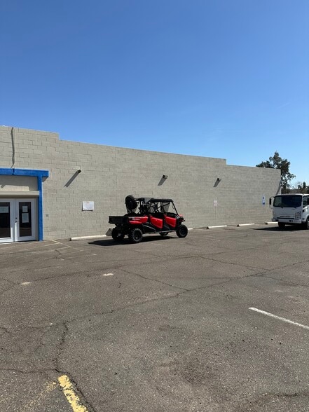More Photos Of 4636 E McDowell Rd, Phoenix Distribution For Sale