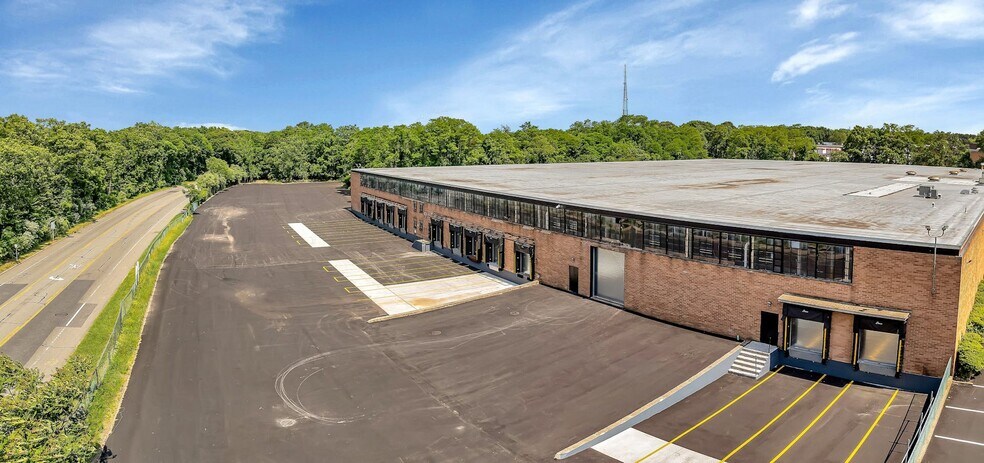 More Photos Of 45 Ranick Rd, Hauppauge Warehouse For Lease