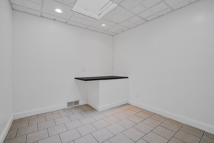 More Photos Of 24336 Michigan Ave, Dearborn Freestanding For Lease