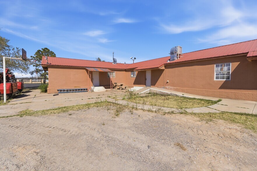 More Photos Of 606 Romero St, Belen Flex For Sale