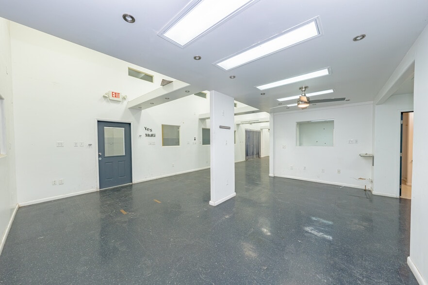 More Photos Of 2335-2337 NW 149th St, Opa Locka Warehouse For Lease