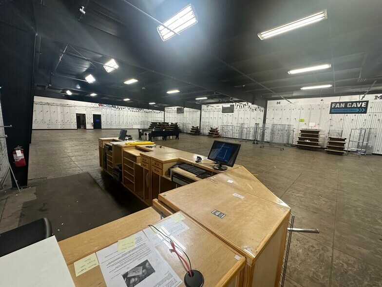 More Photos Of 4330 W Mount Morris Rd, Mount Morris General Retail For Sale