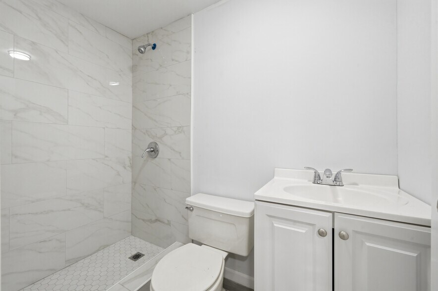 More Photos Of 749 E Main St, Kings Park Office For Sale