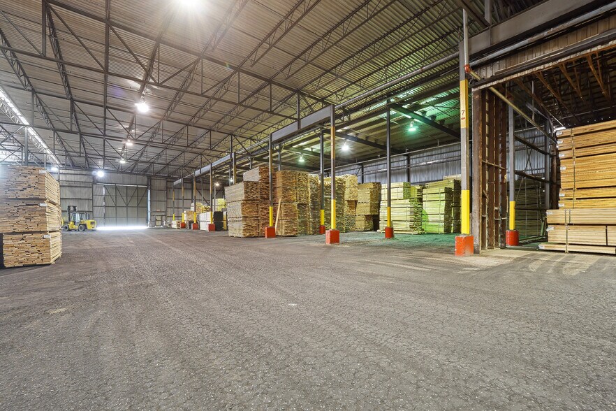 More Photos Of 570 Rue Sagard, St-Bruno-de-Montarville Manufacturing For Sale