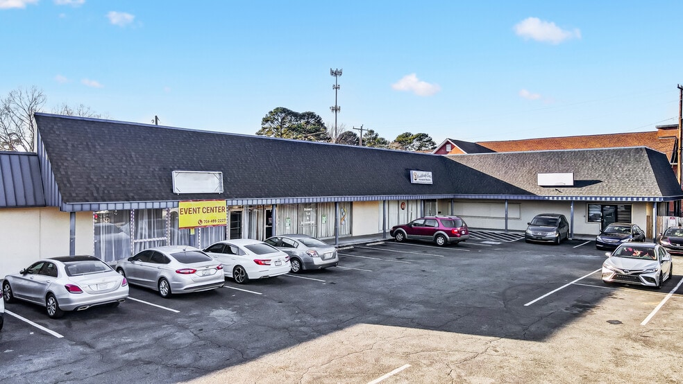 More Photos Of 2801-2825 W Sugar Creek Rd, Charlotte Unknown For Lease