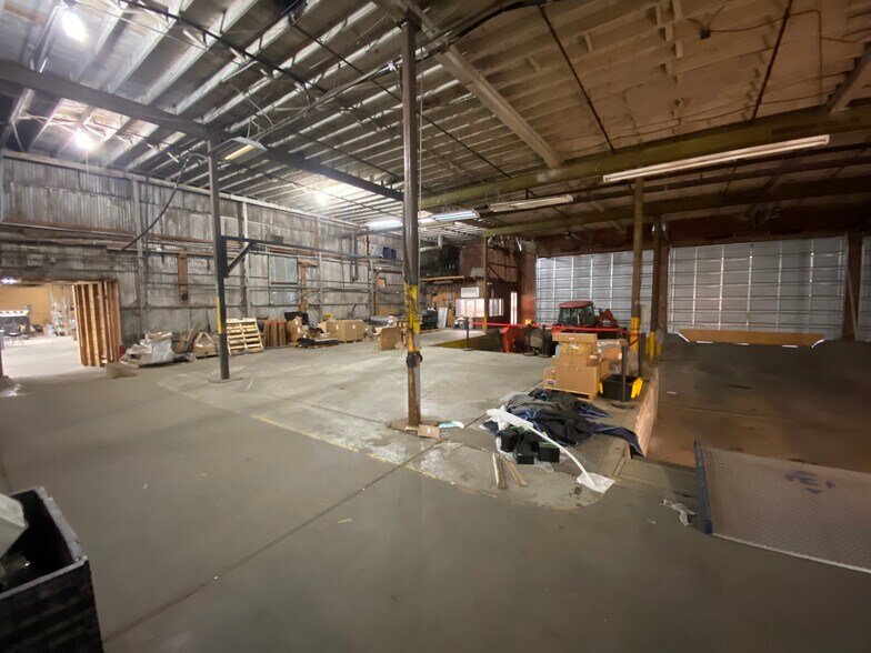 More Photos Of 1118 SW 3rd St, Oklahoma City Manufacturing For Lease