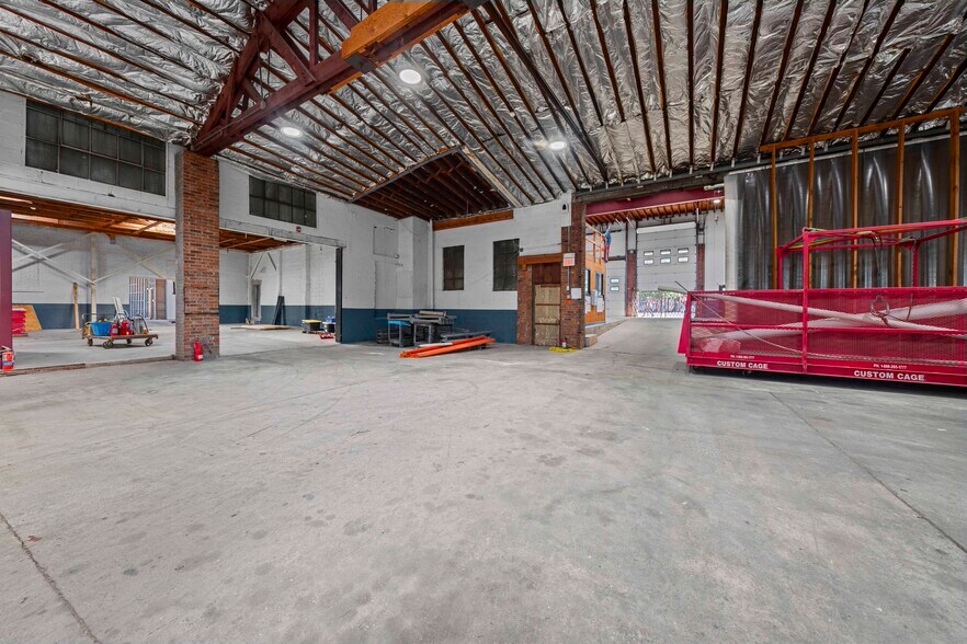 More Photos Of 1050 Elizabeth Ave, Elizabeth Warehouse For Lease