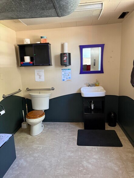 More Photos Of 513 S Main St, Moscow Storefront For Lease