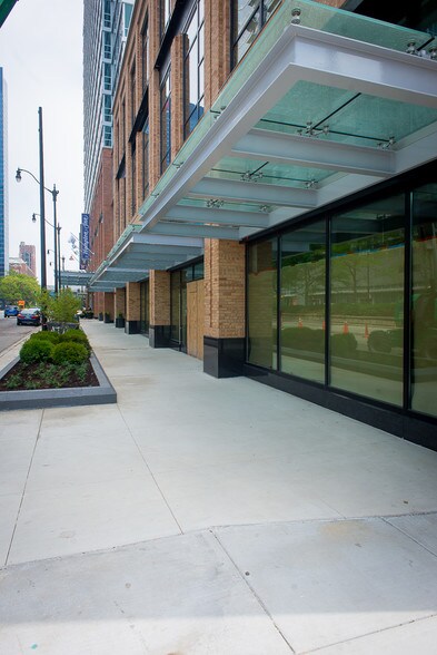 More Photos Of 123 E Cermak Rd, Chicago Restaurant For Lease