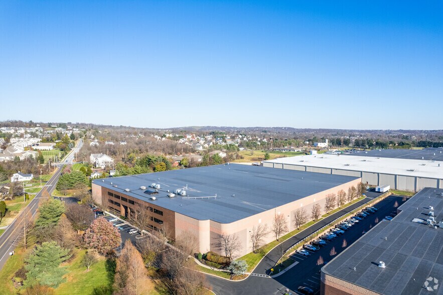 More Photos Of 1122 Longford Rd, Oaks Warehouse For Lease