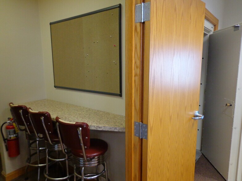 More Photos Of 101 N 36th St, Quincy General Retail For Lease