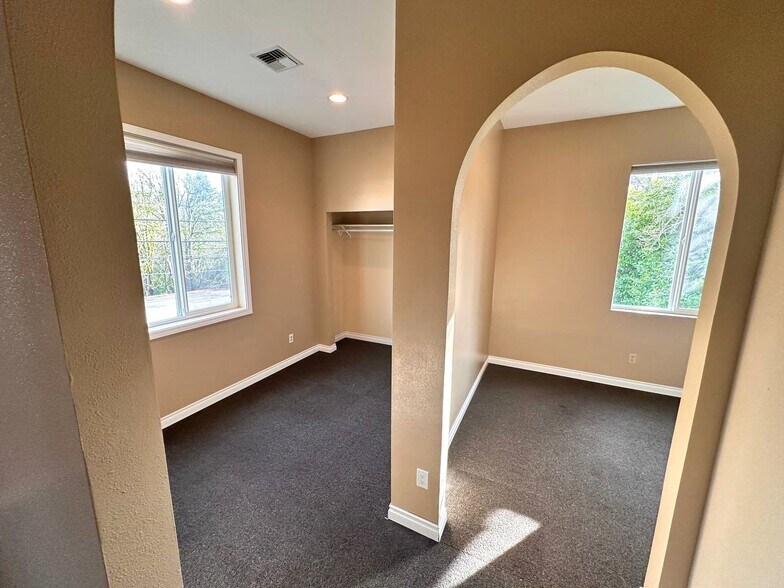 More Photos Of 10205 Lake City Way NE, Seattle Medical For Sale