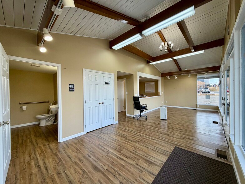 More Photos Of 2851 Winfield Dunn Pky, Kodak Land For Lease