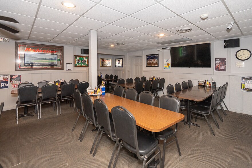 More Photos Of 596 Busha Hwy, Marysville Bar For Sale