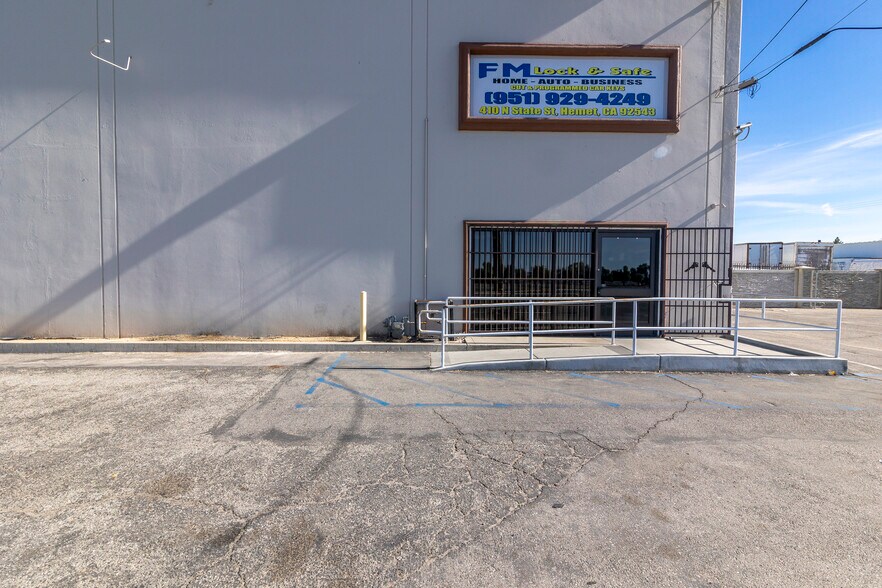 More Photos Of 410 N State St, Hemet Freestanding For Sale