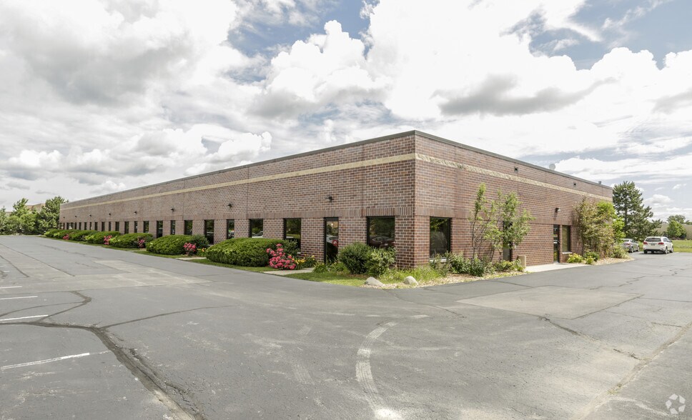 More Photos Of 1190 Richards Rd, Hartland Office For Sale