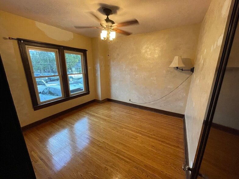 More Photos Of 6310 Highway 329, Crestwood Office For Lease