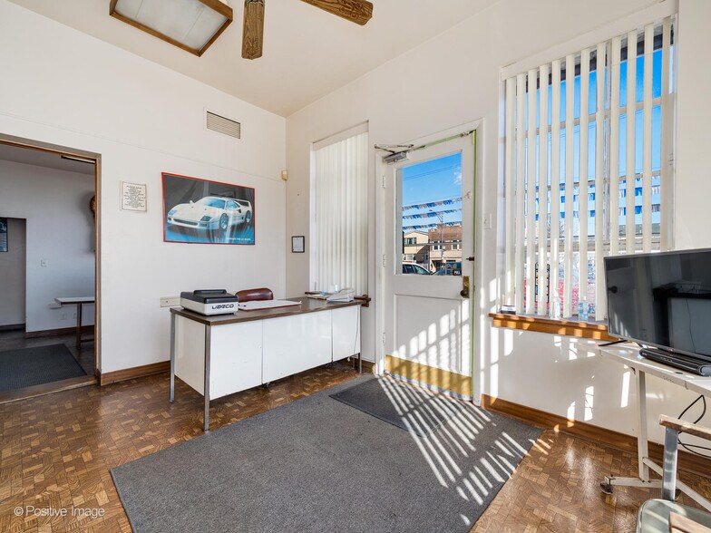 More Photos Of 2200 N Cicero Ave, Chicago Auto Dealership For Sale