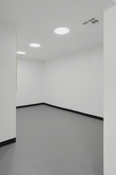 More Photos Of 7030 W Wilshire Blvd, Oklahoma City Storefront Retail Office For Sale