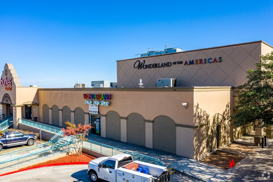 More Photos Of 4522 Fredericksburg Rd, San Antonio Medical For Lease