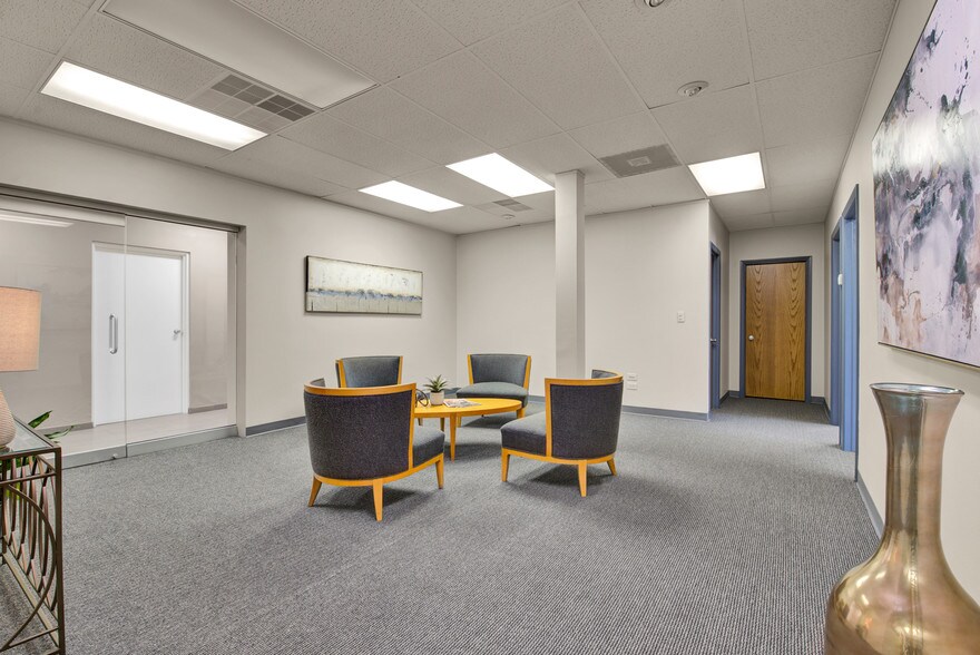 More Photos Of 999 N Main St, Glen Ellyn Office For Lease