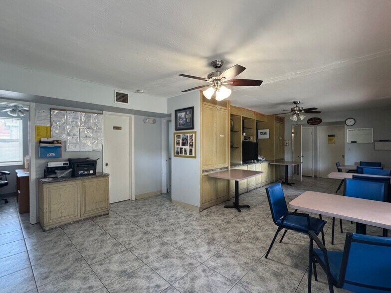 More Photos Of 1930 Lincoln St, Hollywood Assisted Living For Sale