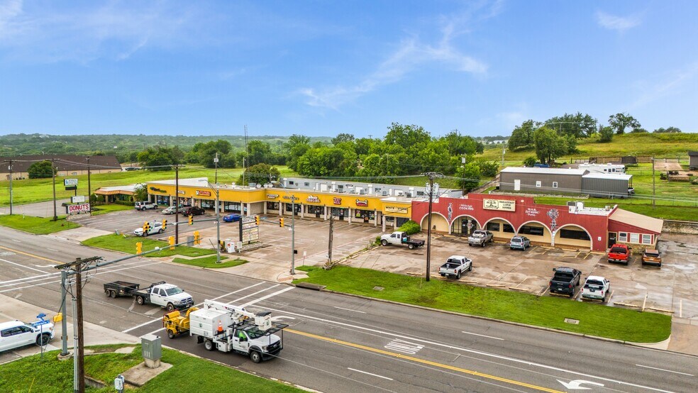 More Photos Of 1808-1812 Santa Fe Dr, Weatherford Unknown For Lease