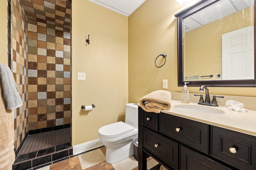 More Photos Of 603 N River St, Hot Springs Hotel For Lease