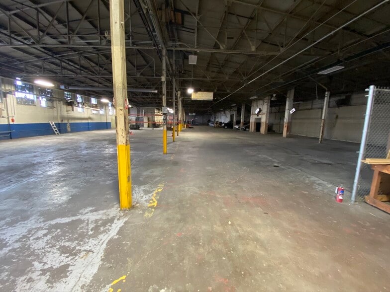 More Photos Of 1501 Iron St, North Kansas City Warehouse For Lease