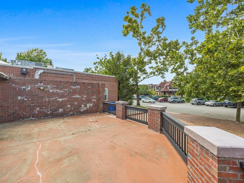 More Photos Of 10 Biltmore Plz, Asheville Restaurant For Lease