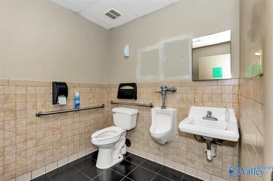 More Photos Of 1010 Heathland Dr NW, Huntsville Freestanding For Sale
