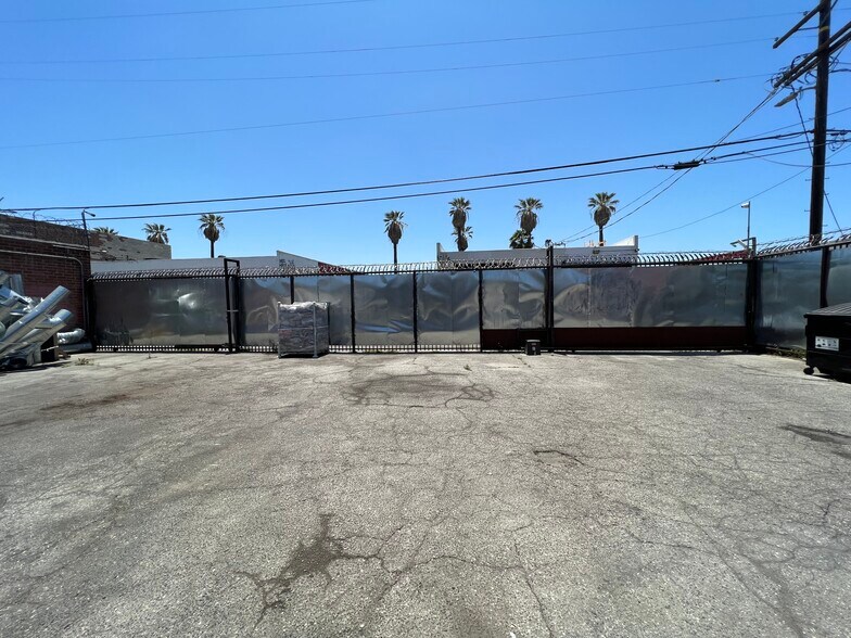 More Photos Of 1390 Newton St, Los Angeles Warehouse For Lease