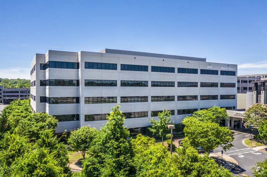 More Photos Of 6029 Walnut Grove Rd, Memphis Medical For Lease