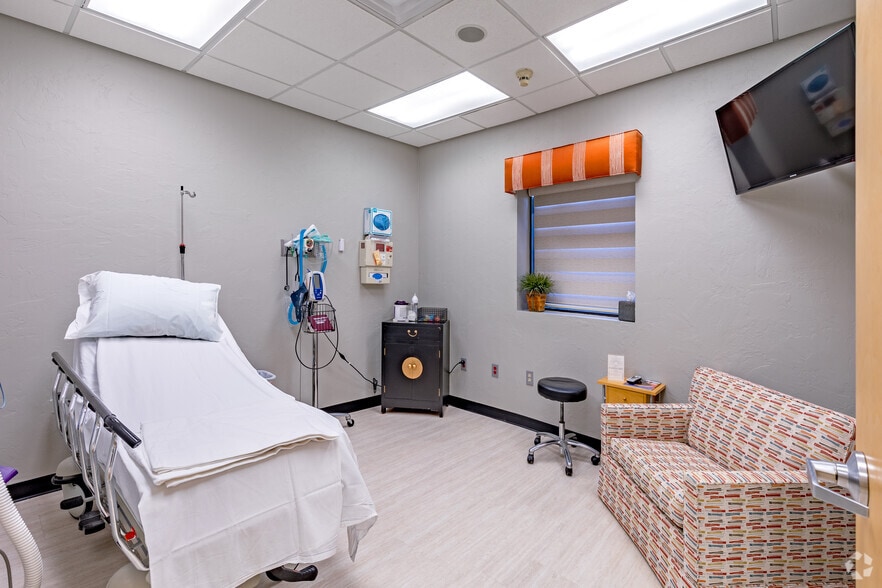 More Photos Of 3030 S Cooper St, Arlington Medical For Sale