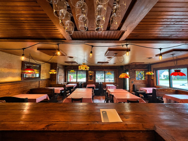 More Photos Of 228 E Washington St, Oswego Restaurant For Lease