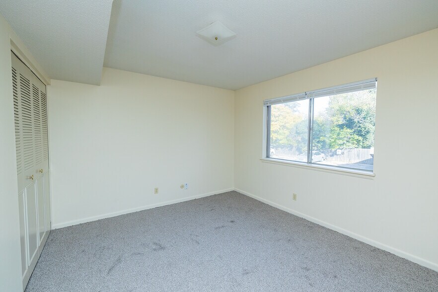 More Photos Of 2520 E Lincoln St, Wichita Apartments For Sale