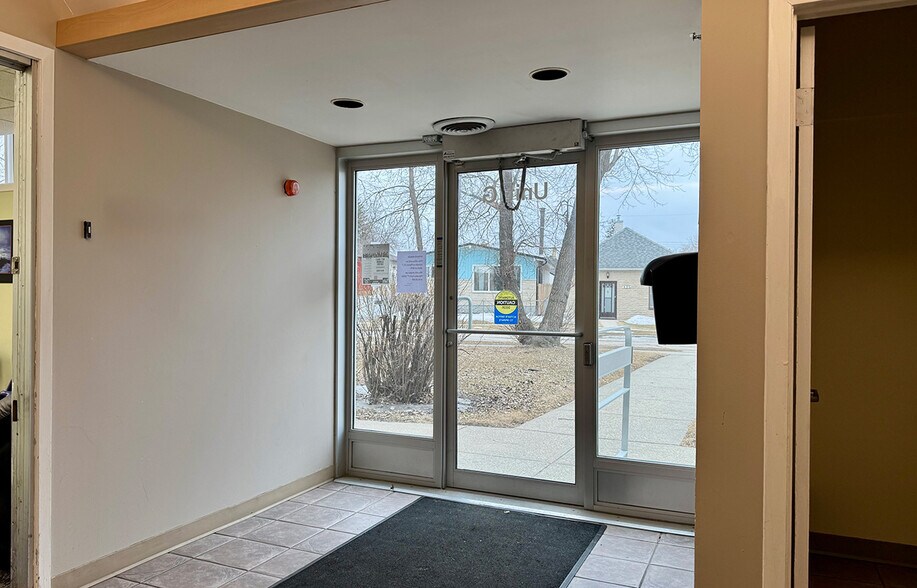 More Photos Of 431 Thames Ave, Winnipeg Office For Lease