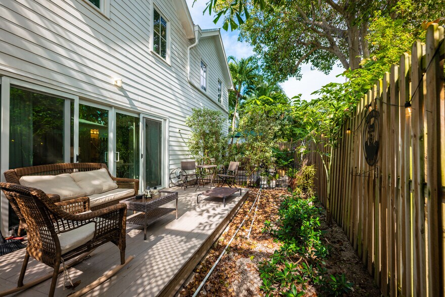 More Photos Of 1028 Truman Ave, Key West Storefront Retail Residential For Sale