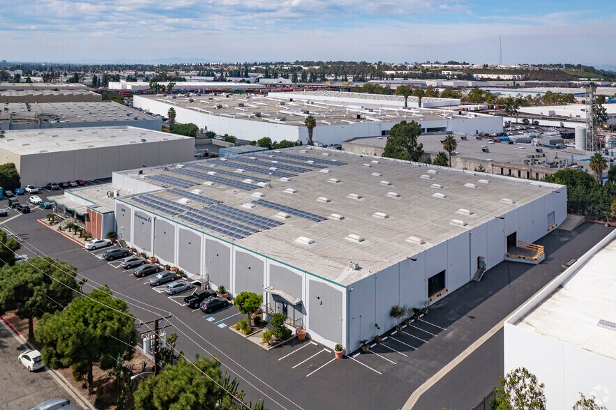 More Photos Of 2677-2679 E El Presidio St, Long Beach Warehouse For Lease