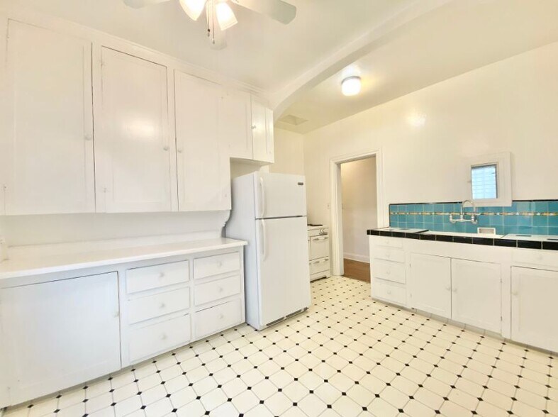 More Photos Of 834 S Orange Grove Ave, Los Angeles Apartments For Sale
