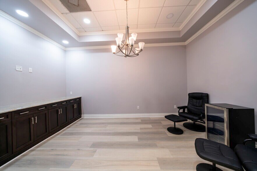 More Photos Of 24551 Production Cir, Bonita Springs Showroom For Lease
