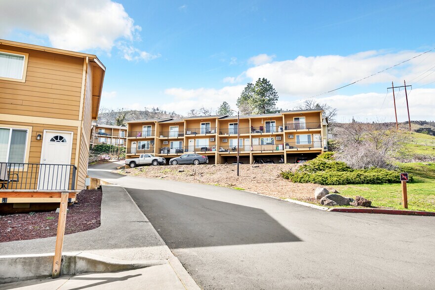 More Photos Of 2408 W 10th St, The Dalles Apartments For Sale