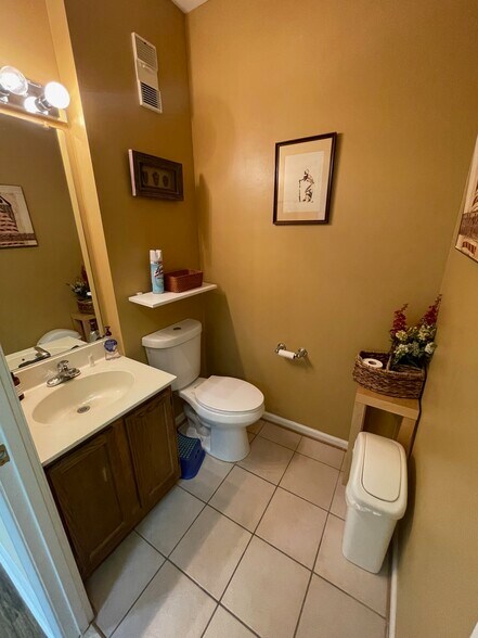 More Photos Of 8607-8609 2nd Ave, Silver Spring Medical For Sale