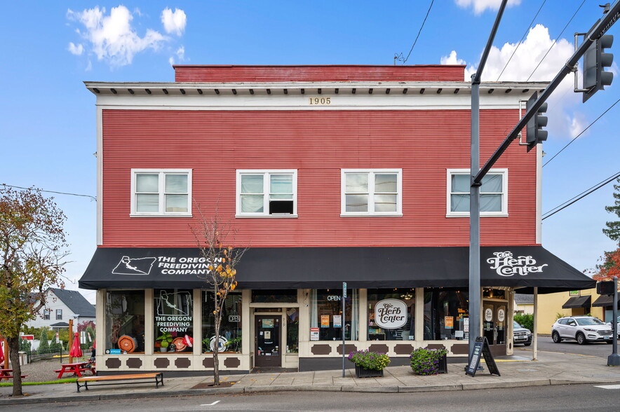 Primary Photo Of 919 7th St, Oregon City Storefront Retail Residential For Sale